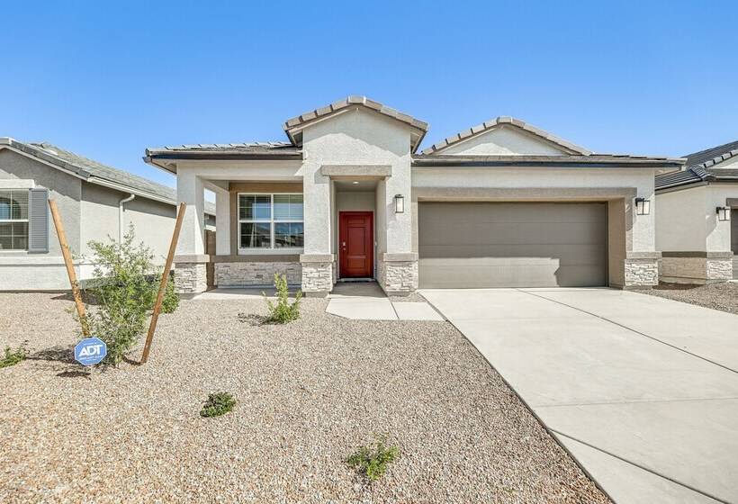 Maricopa Home W/ Putting Green & Covered Patio!