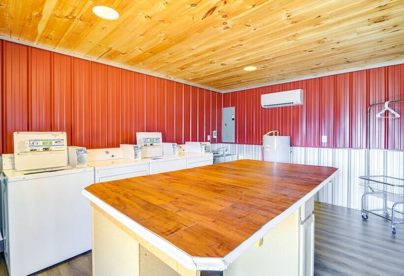 Private Hot Tub & Mountain View: Newport Home