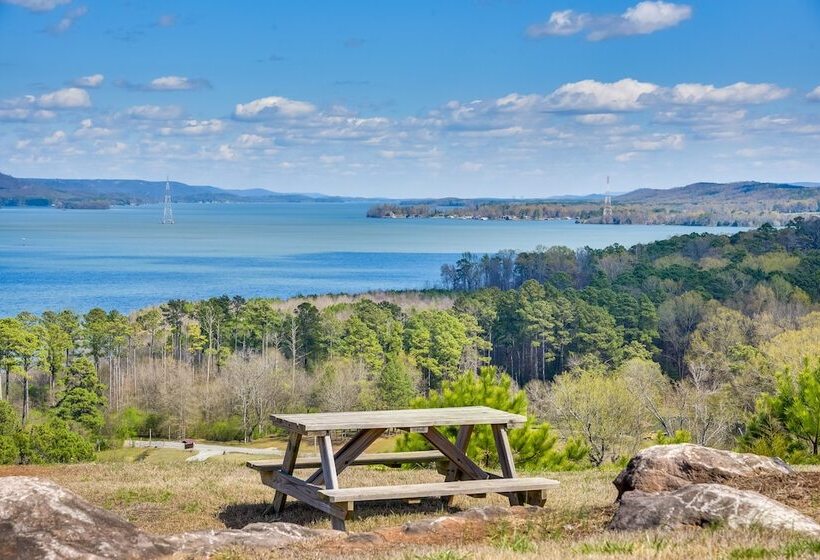 Peaceful Guntersville Cabin: Fire Pit, Near Lake!