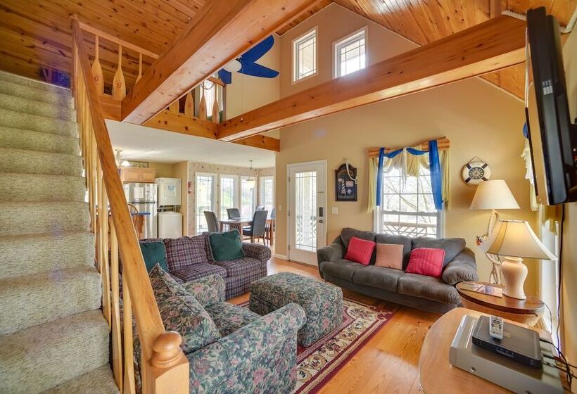 Peaceful Guntersville Cabin: Fire Pit, Near Lake!