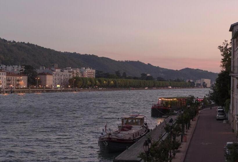 پانسیون La Peniche   Bed And Bicycle   Aigues Mortes