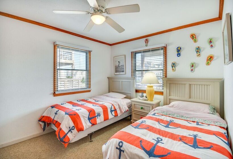 Pet Friendly Outer Banks Home   1 Block To Beach!