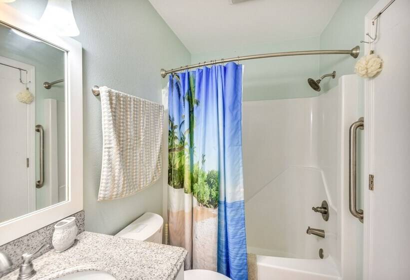 Pet Friendly Outer Banks Home   1 Block To Beach!
