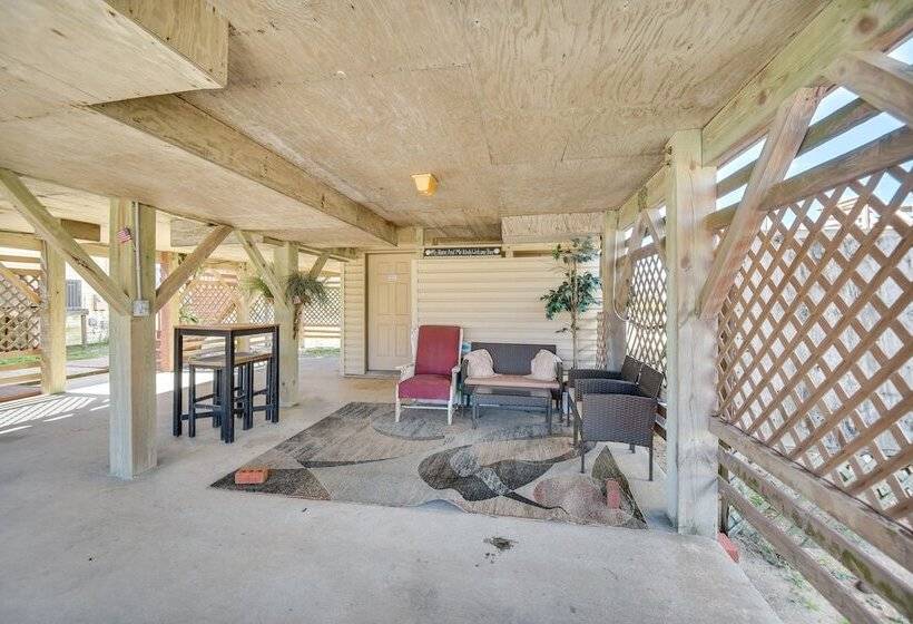 Pet Friendly Outer Banks Home   1 Block To Beach!