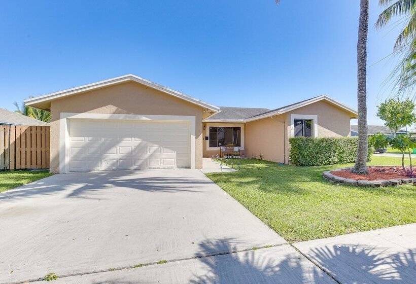 Near Beaches: Pet Friendly Sunrise Escape W/ Patio