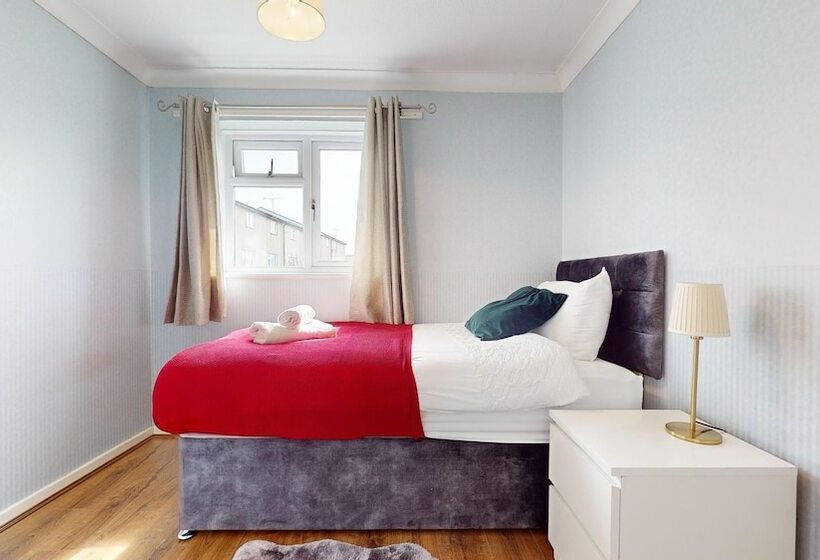 اقامتگاه Entire 3 Bed Home In Basildon Sleeps Up To 6