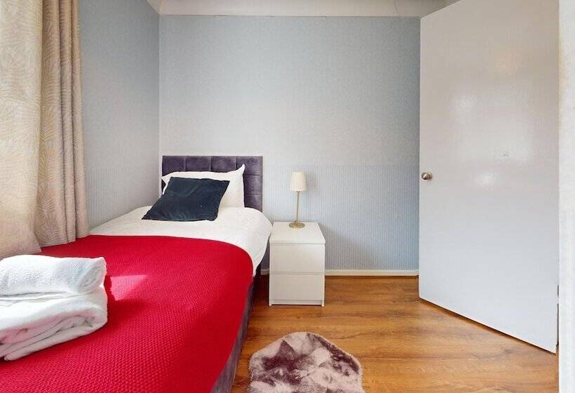 اقامتگاه Entire 3 Bed Home In Basildon Sleeps Up To 6