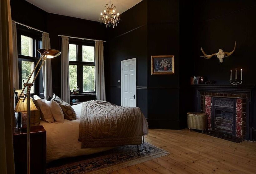 住所  Captivating 6 Bed Manor House In Totland Bay