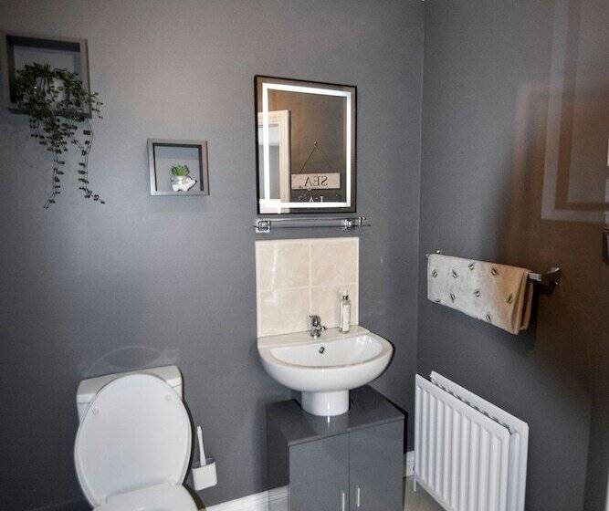 דירת נופש Immaculate 3 Bed House In Newcastle
