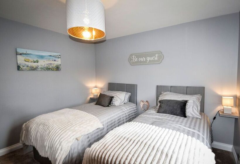 דירת נופש Immaculate 3 Bed House In Newcastle