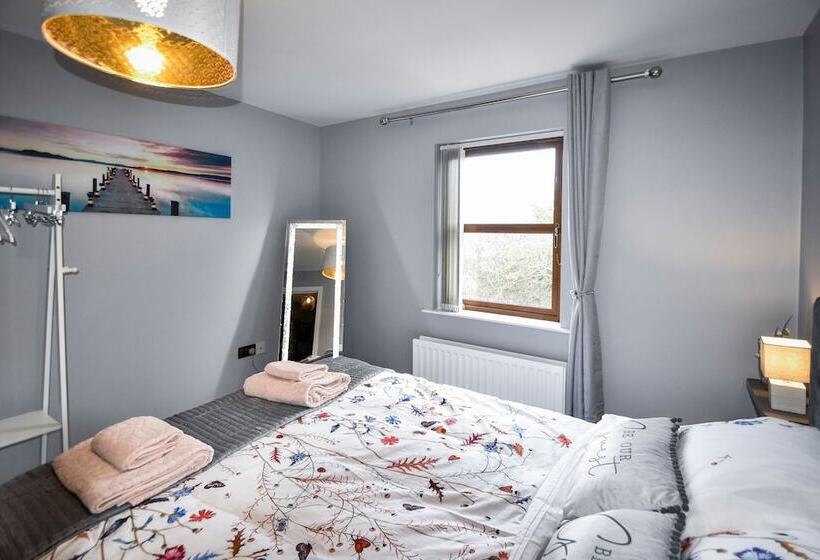 דירת נופש Immaculate 3 Bed House In Newcastle
