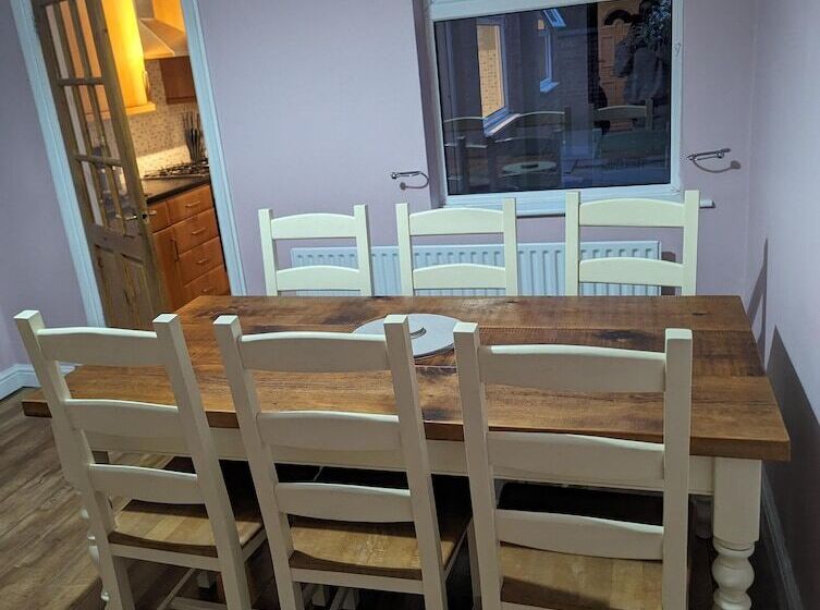 レジデンス 2 Bed House   Garden & Excellent Wifi