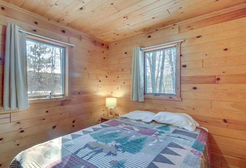 Serene Park Rapids Cabin: Fire Pit, Lake Access!