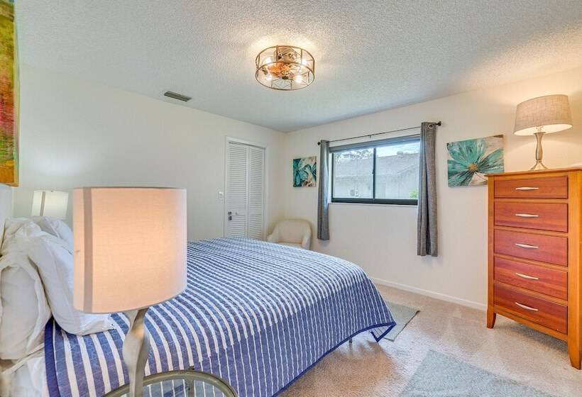 Spring Hill Retreat W/ Pool: 7 Mi To Weeki Wachee!