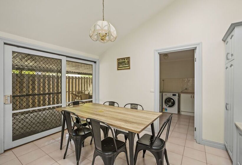 Stayau 4br Spacious Nature Retreat