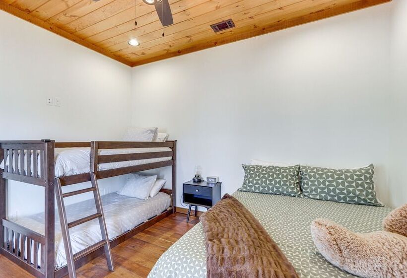 Upscale Ellijay Cottage W/ Private Hot Tub & Grill