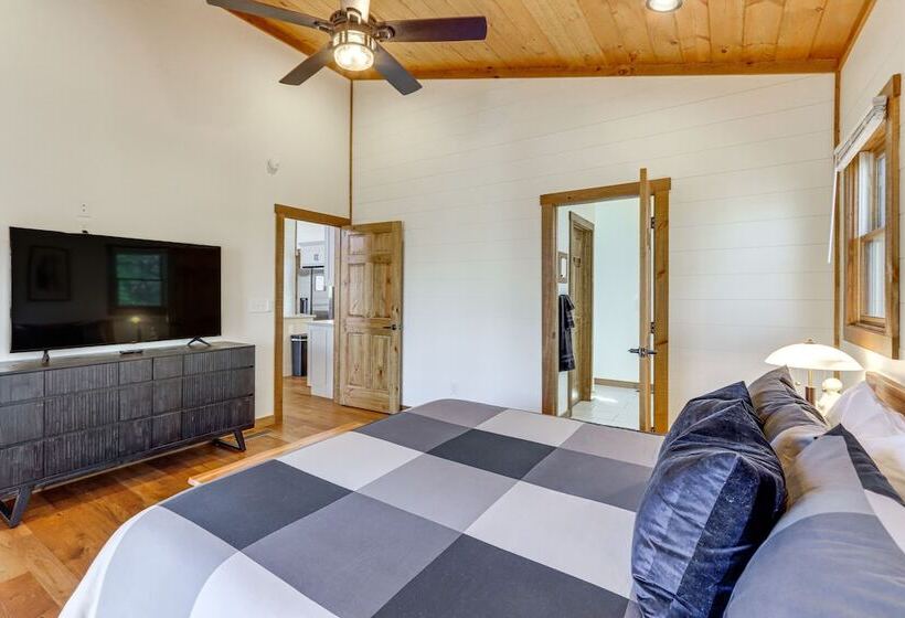 Upscale Ellijay Cottage W/ Private Hot Tub & Grill