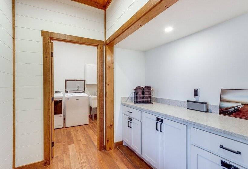 Upscale Ellijay Cottage W/ Private Hot Tub & Grill