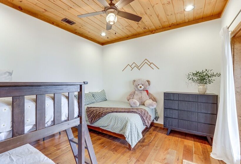 Upscale Ellijay Cottage W/ Private Hot Tub & Grill