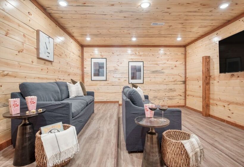 Bluestem By Avantstay Incredible Views W/ Large Balcony & Indoor Pool!