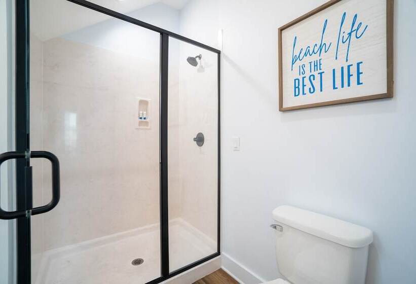 Bottlenose By Avantstay Walk To Miramar Beach