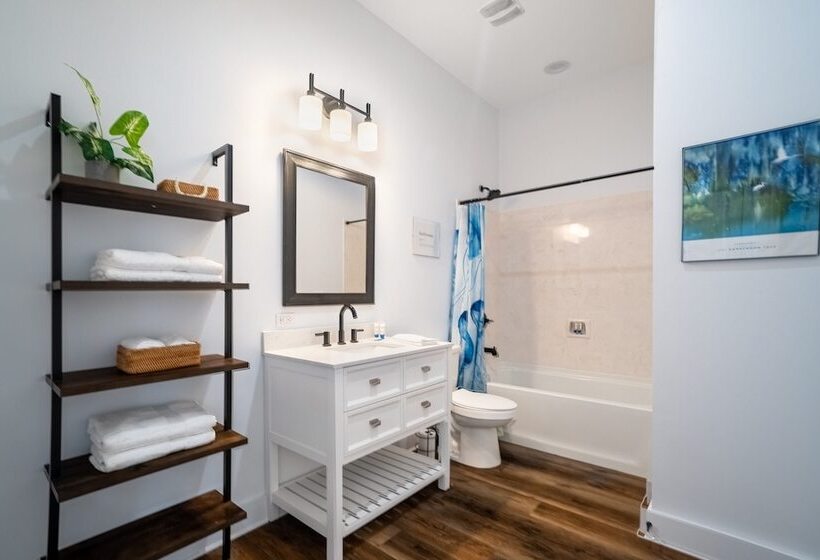 Bottlenose By Avantstay Walk To Miramar Beach