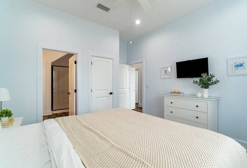 Bottlenose By Avantstay Walk To Miramar Beach