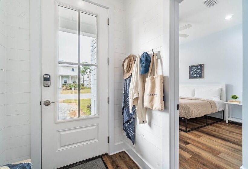 Bottlenose By Avantstay Walk To Miramar Beach