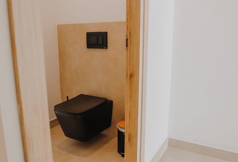 هتل Black Amber Boutique