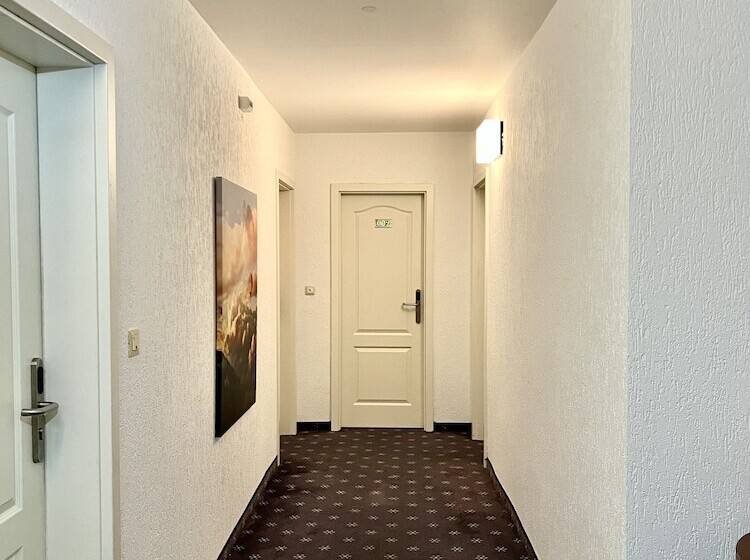 هتل Neo Cologne Bonn Airport