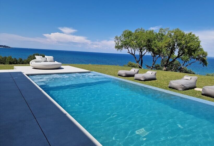 هتل Omnia Villa