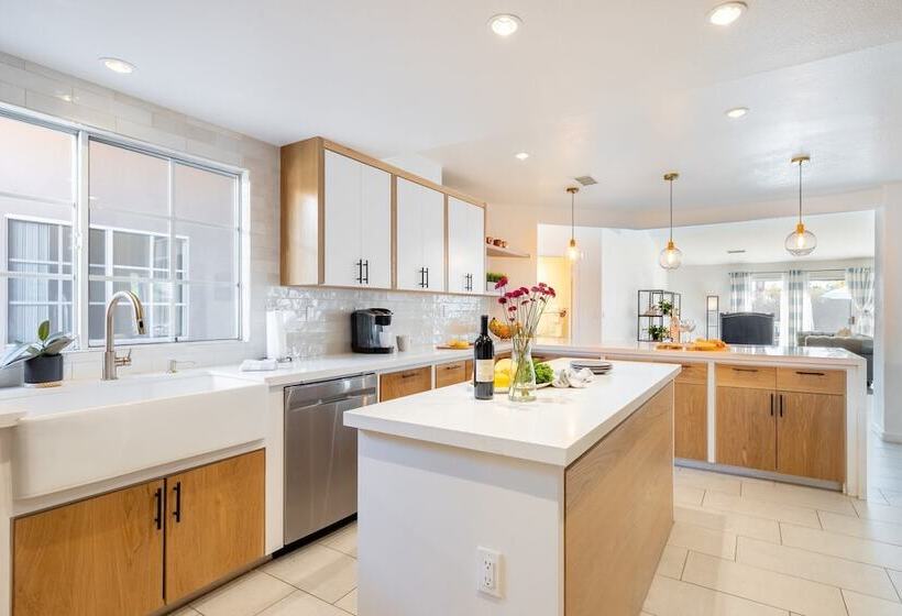 Larrea By Avantstay Luxurious Oasis W/ Pool & Hot Tub!