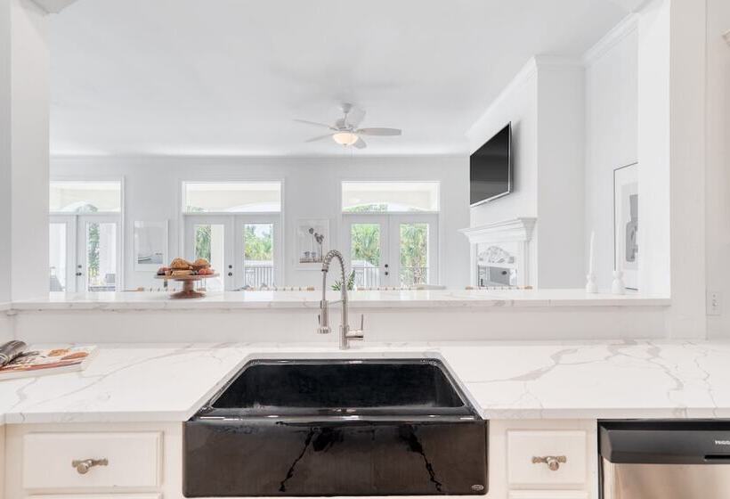 Miramar Manor By Avantstay Walk To The Beach!