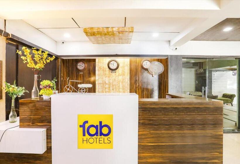호텔 Shirdi Park Inn