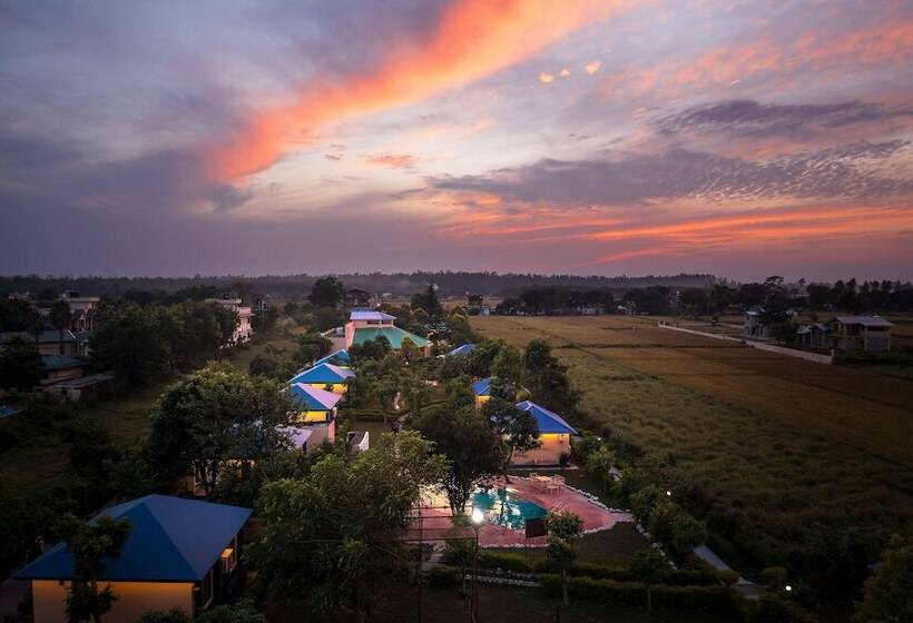 בית מלון כפרי Tusk And Roar Corbett Resort
