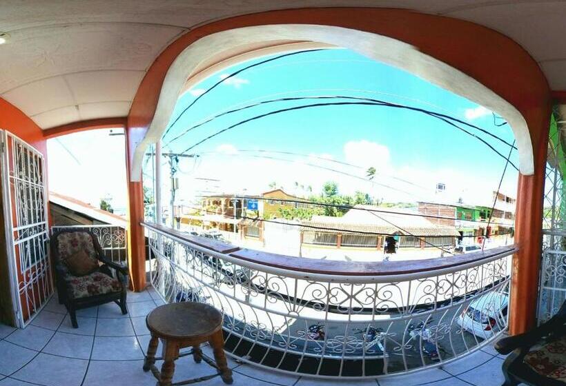 هاستل Hostal Brisas Y Olas