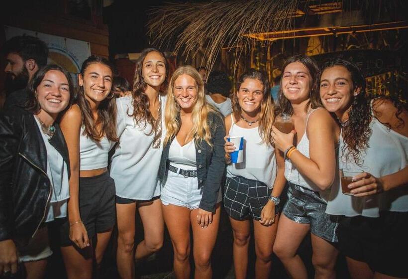 Compay Hostel La Pedrera