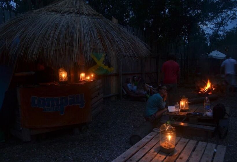 Compay Hostel La Pedrera