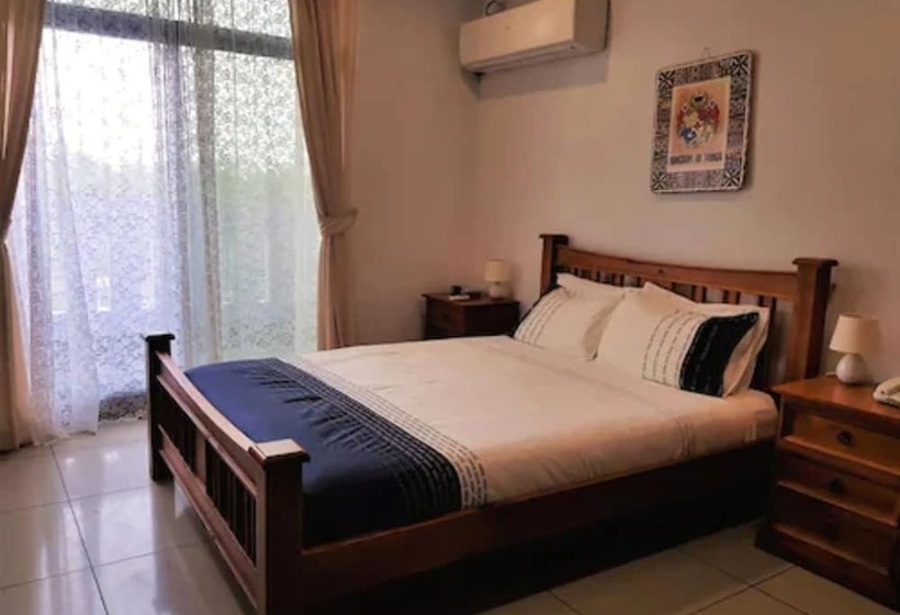 هتل Tungi Colonnade