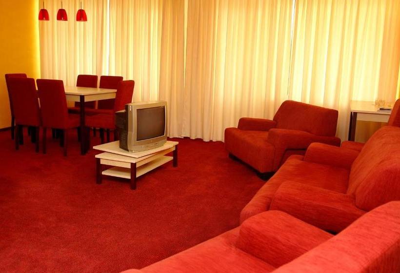 7 Days Hotel Kamyanets Podilskyi
