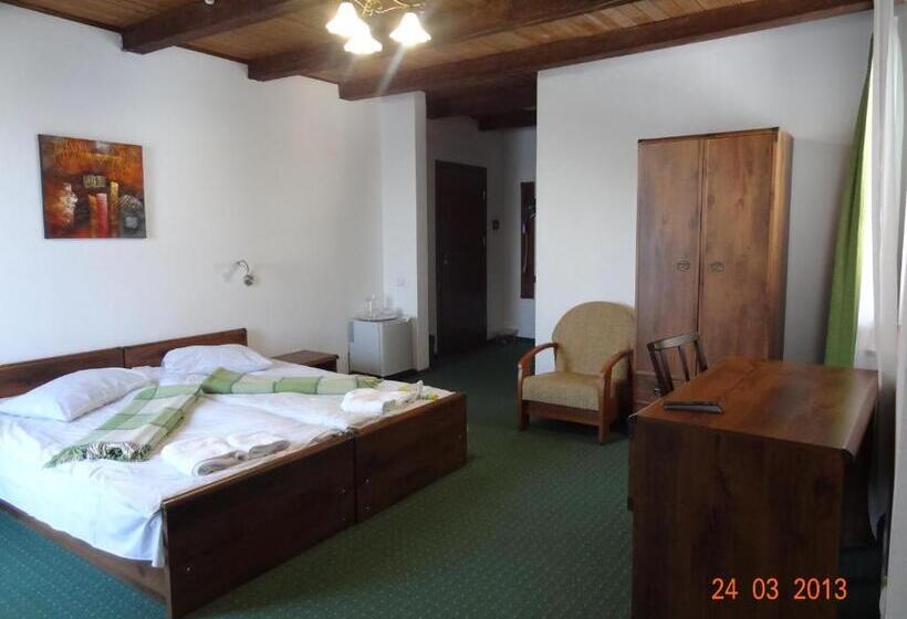 בית מלון כפרי Alpenhof Pansion