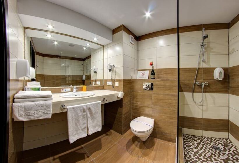 هتل F&b Spa Resort