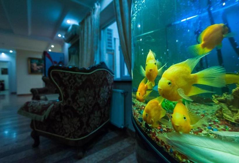 فندق Leoton Chernivtsi