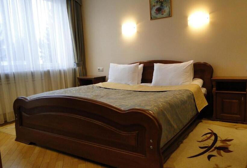 فندق Red Stone
