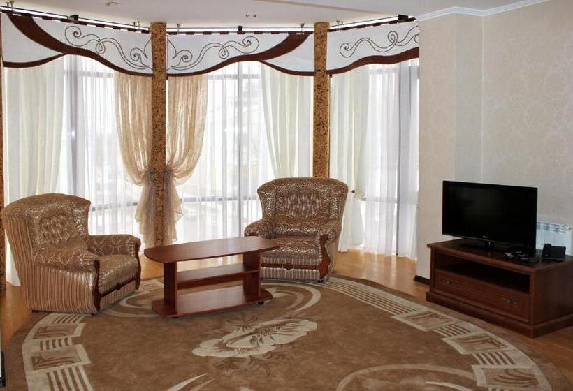 فندق &restaurant Senator