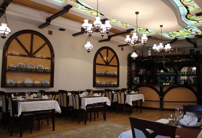فندق &restaurant Senator