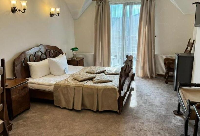 Stara Pravda Hotel   History