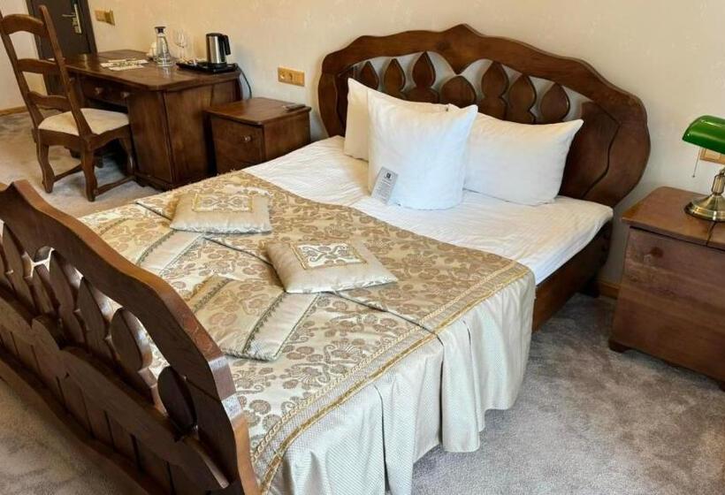 Stara Pravda Hotel   History