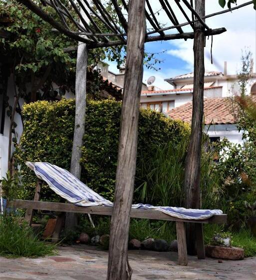 تختخواب و صبحانه La Selenita