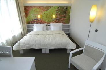 Ea Zámecký Hotel Sychrov